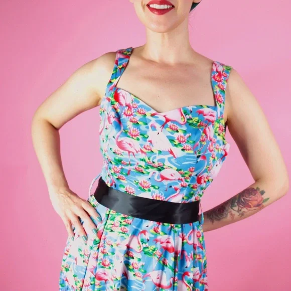 Flamingo Blue Pink Tropical Print Vintage Style Fit and Flare Dress Size 6 - Picture 3 of 10